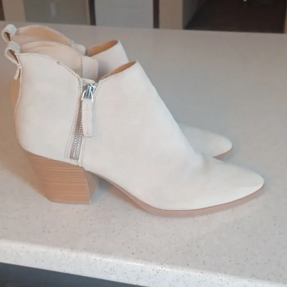 Heeled Boots - Picture 2 of 7